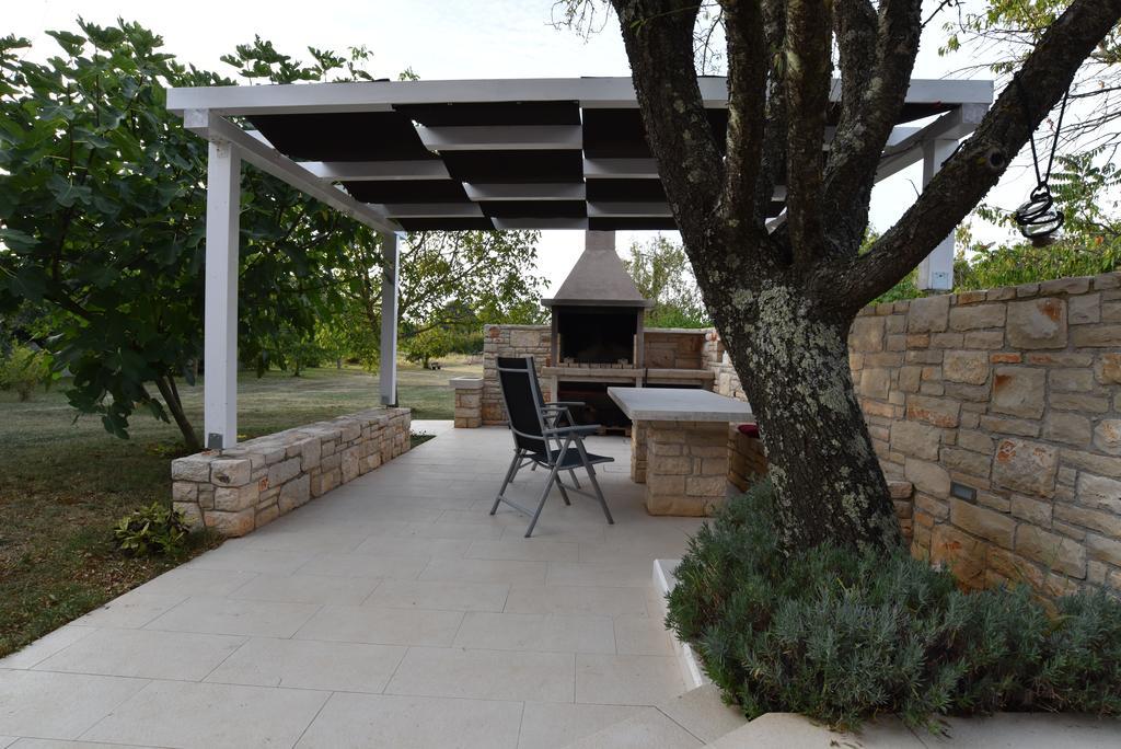 Holiday Home Brhanici Svetvincenat Luaran gambar